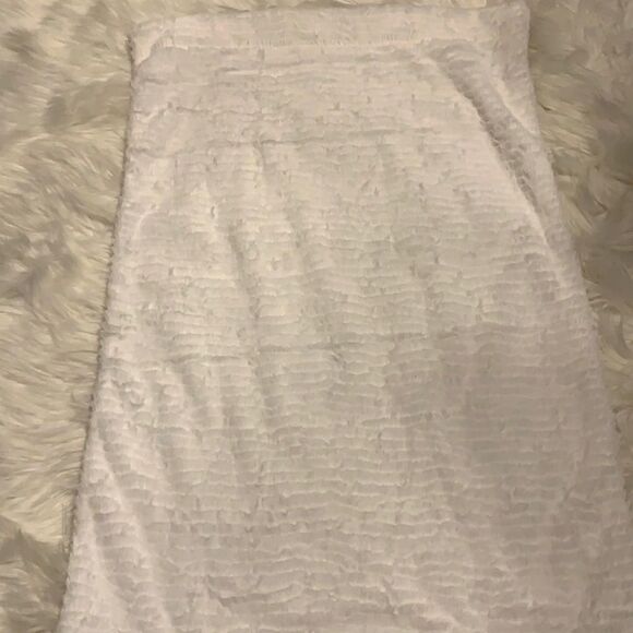 Room Essentials Queen faux fur pillow sham and/or pillowcase - Picture 1 of 7